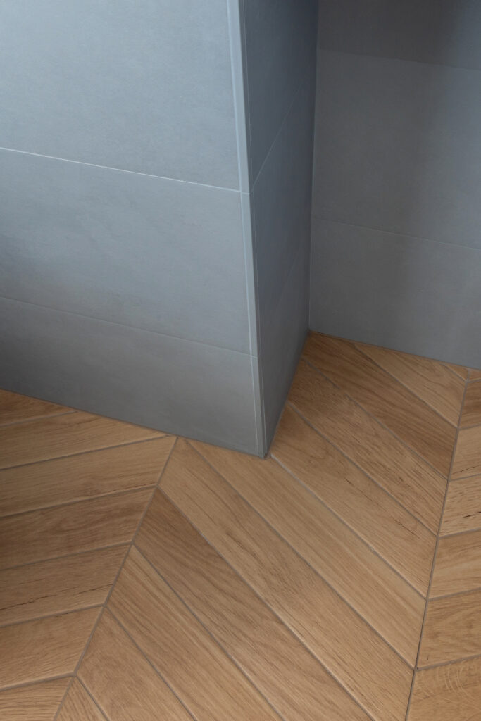 spigolo in ceramica per piastrellare il bagno
