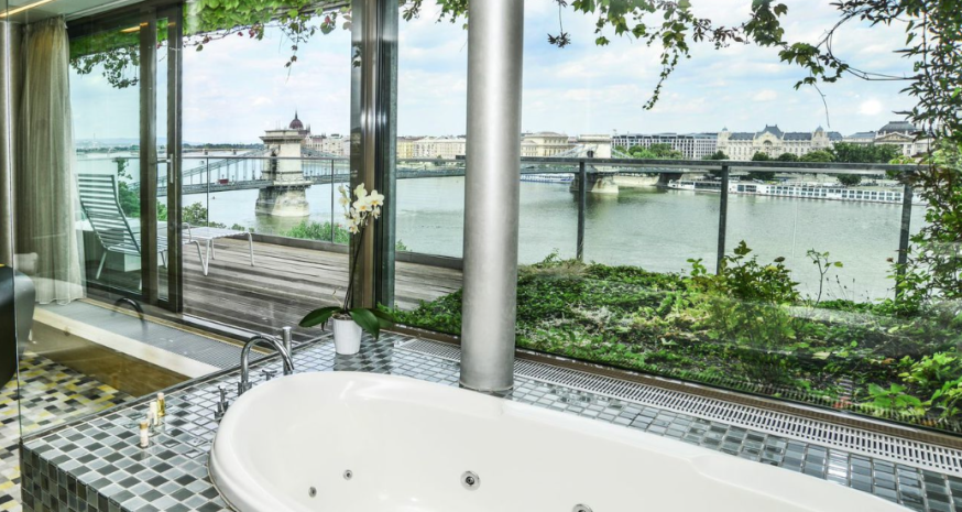 Lanchid 19 Design Hotel Budapest - view on the Danube