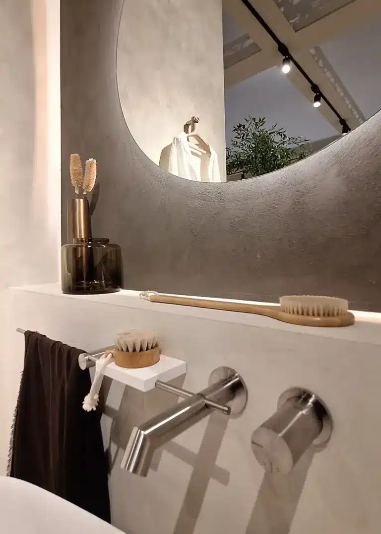 rubinetteria e barra accessori in acciaio inox