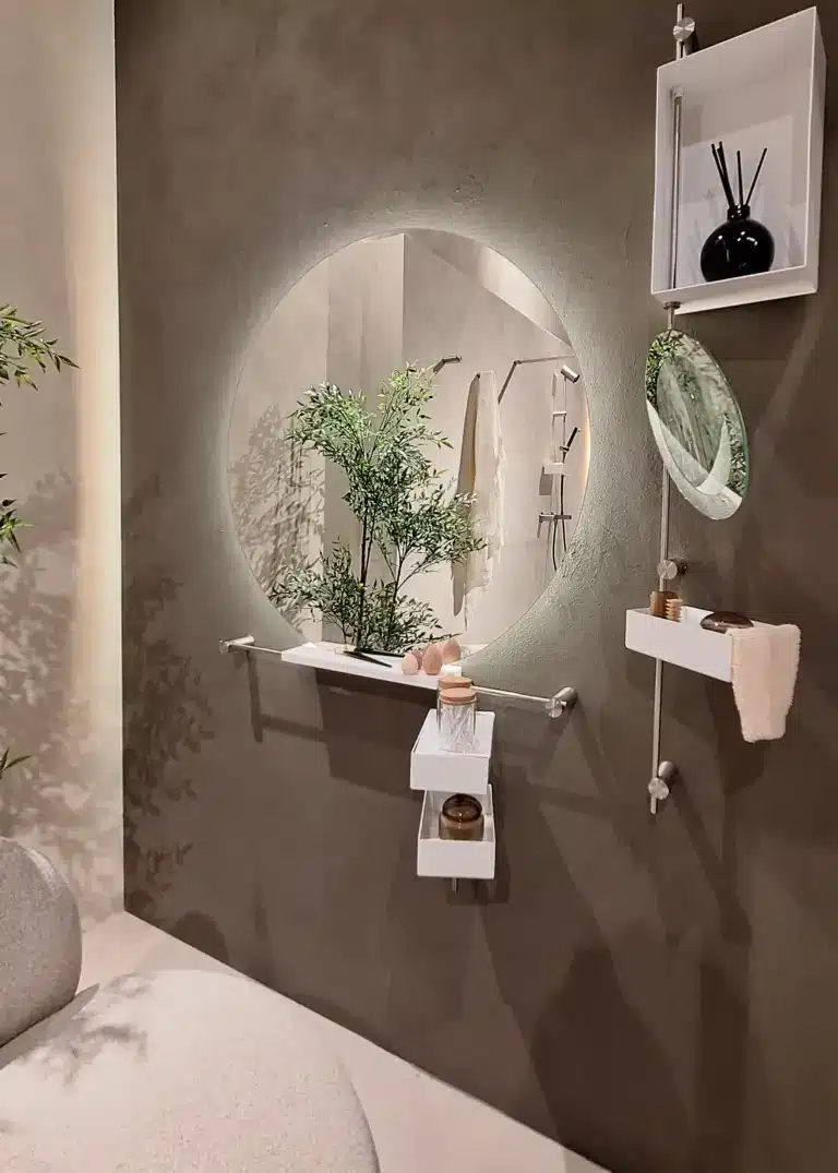 postazione trucco realizzata con barra porta accessori per bagno