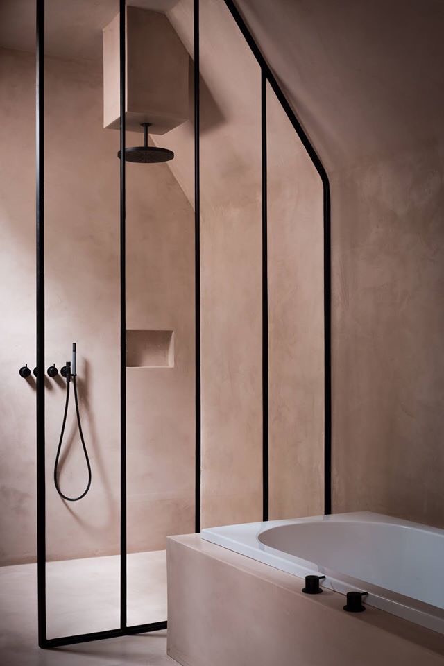Rosa e nero in bagno