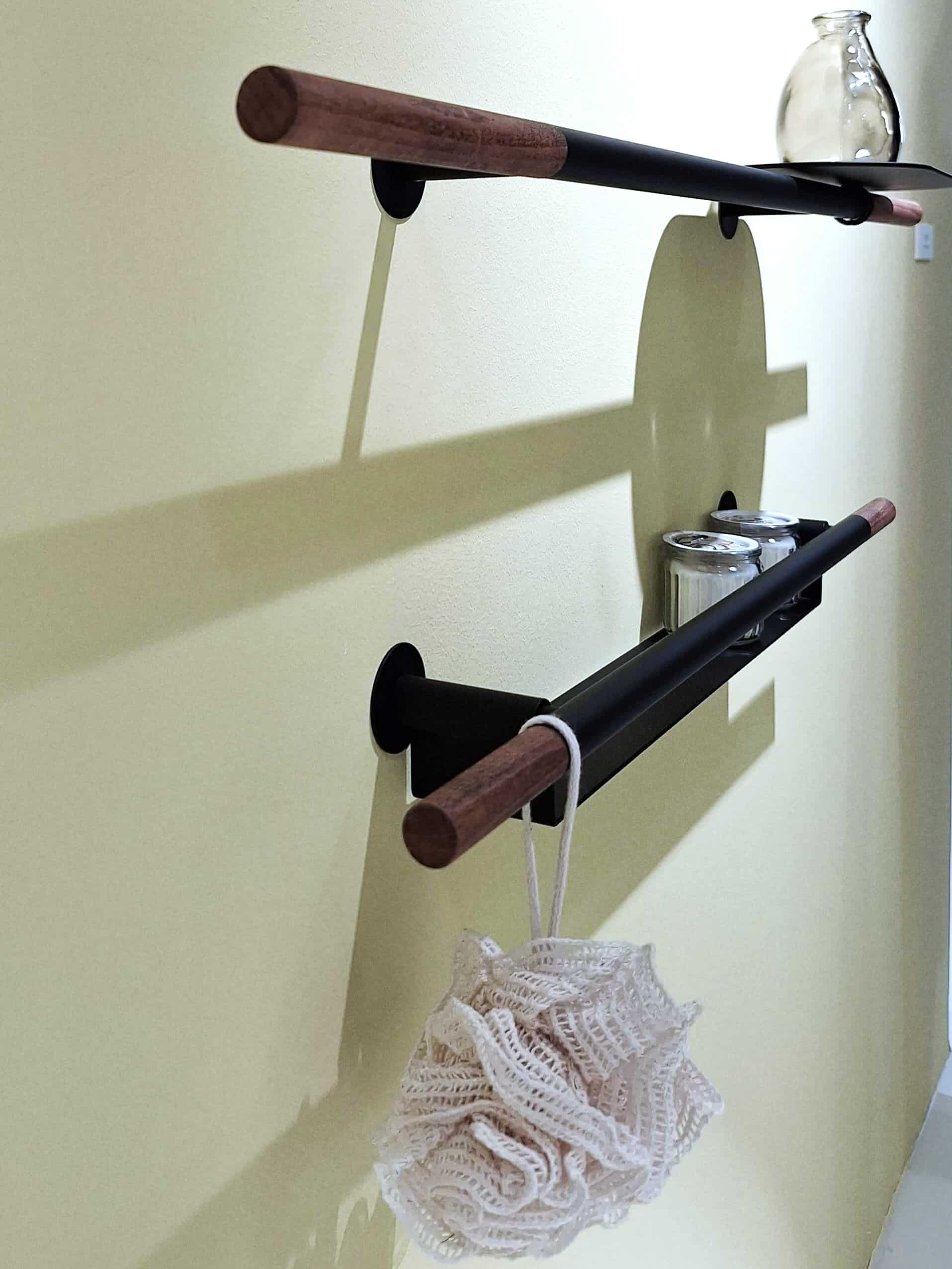 Barre accessori bagno tubolari nere e legno