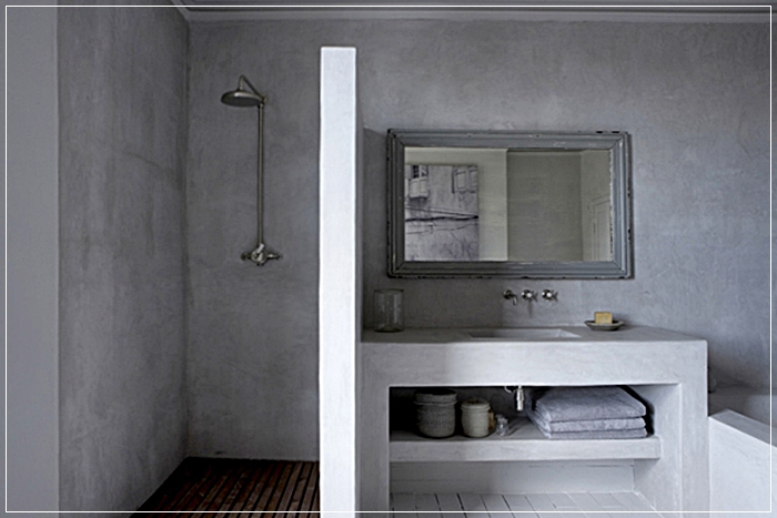 Bagno rivestito in tadelakt grigio