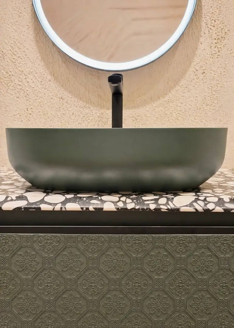 lavabo e frontale mobile bagno in verde militare