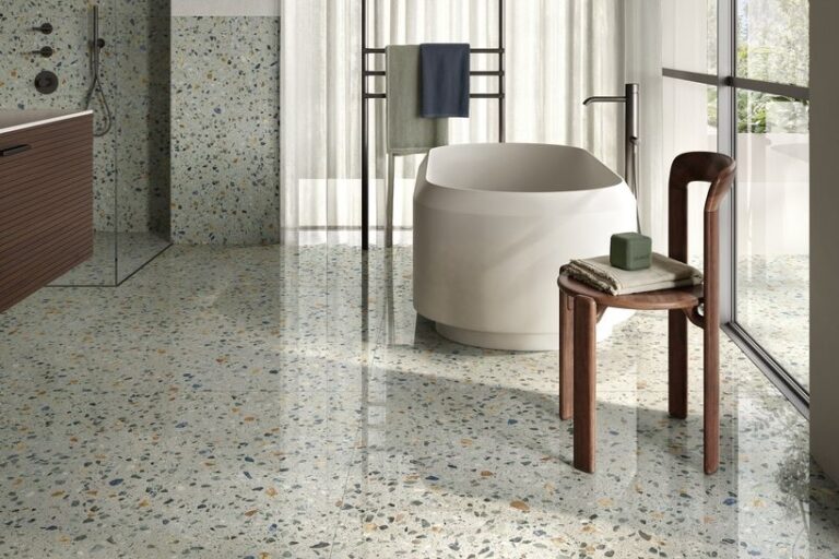 pavimento bagno in gres effetto terrazzo lucido