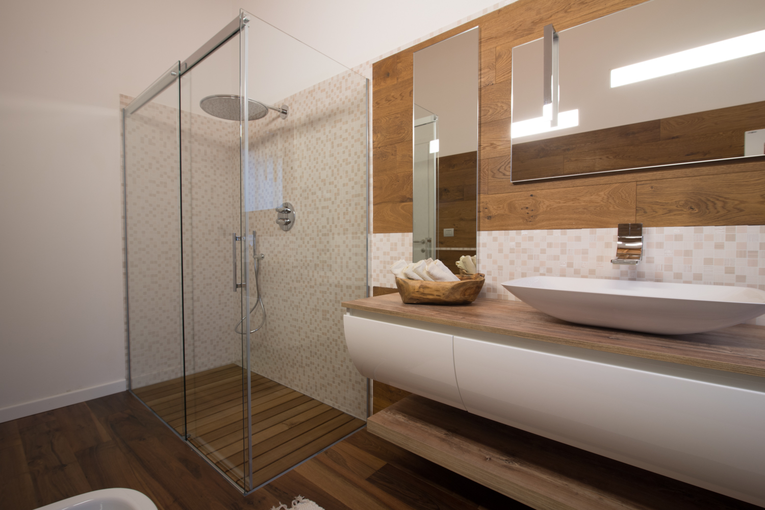 Italian Bathrooms #10 - Un bagno rustico contemporaneo ...