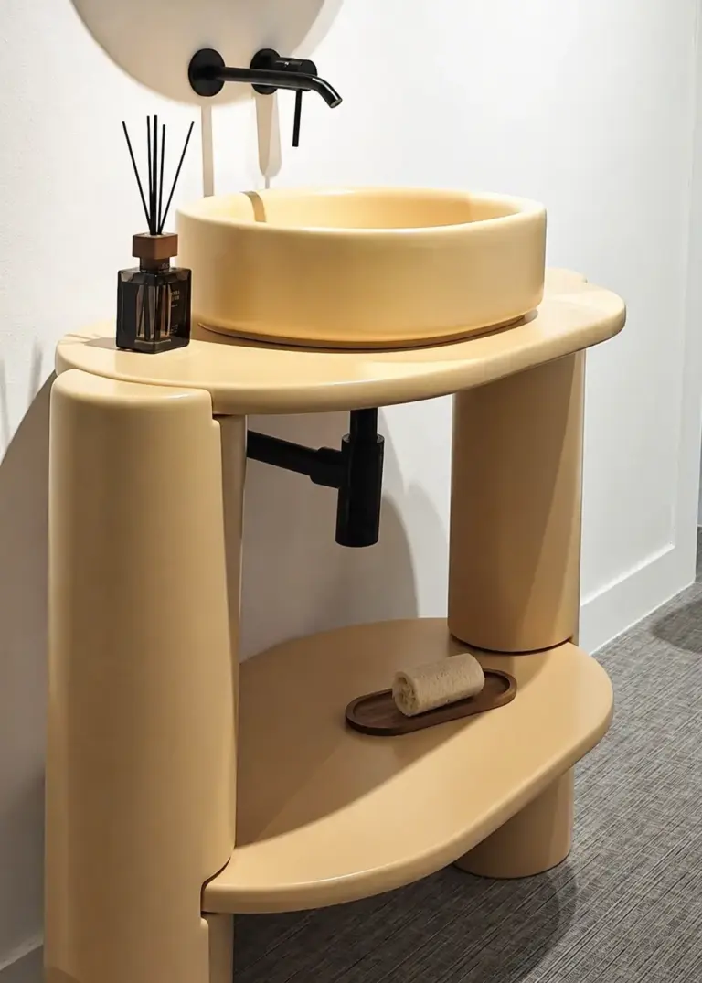 lavabo e portalavabo in ceramica gialla