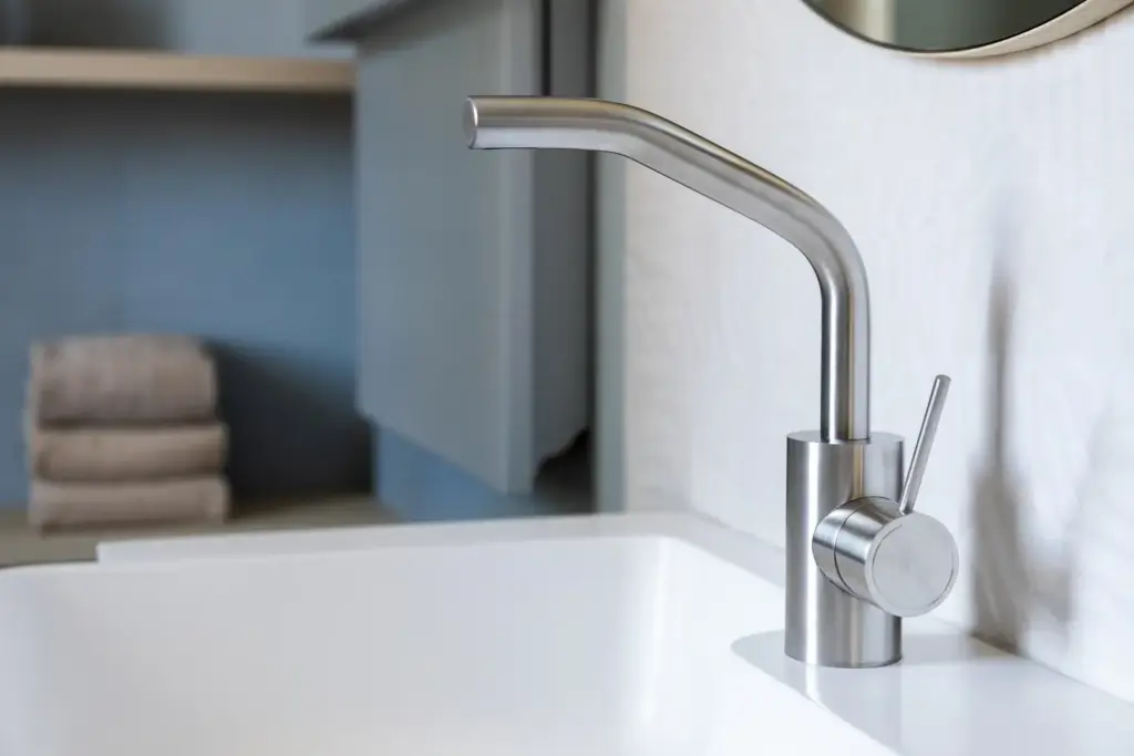 miscelatore acciaio inox satinato da appoggio per lavabo bagno