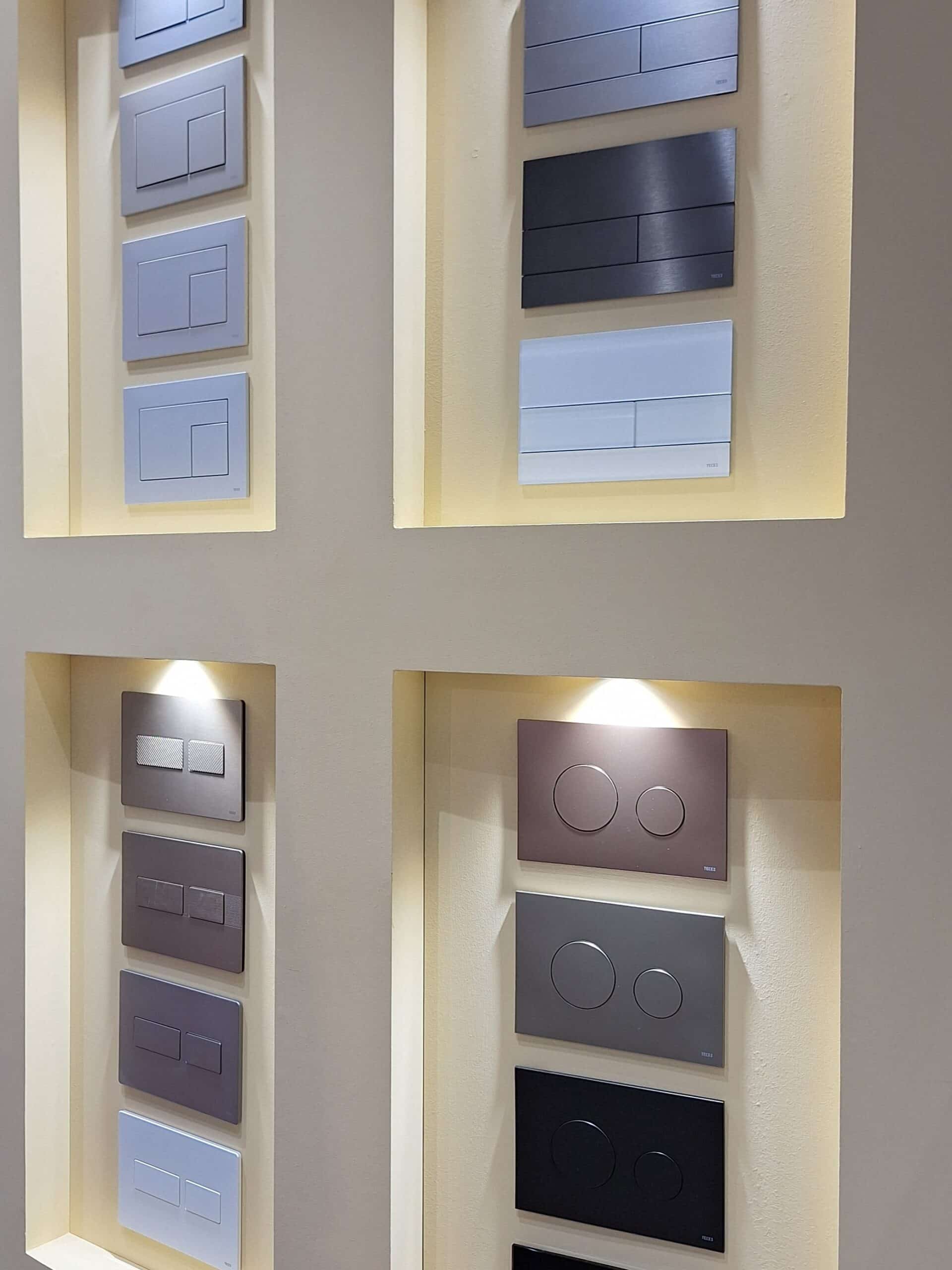 Finiture metalliche placche di comando wc Tece a Cersaie 2025