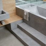 Bagno nuovo senza togliere le piastrelle? con microtopping! Rifare il pavimento senza togliere il vecchio