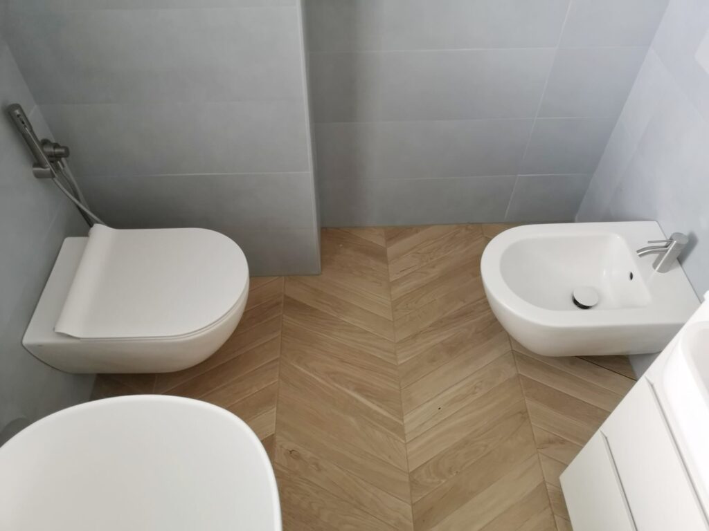 sanitari sospesi dall'alto