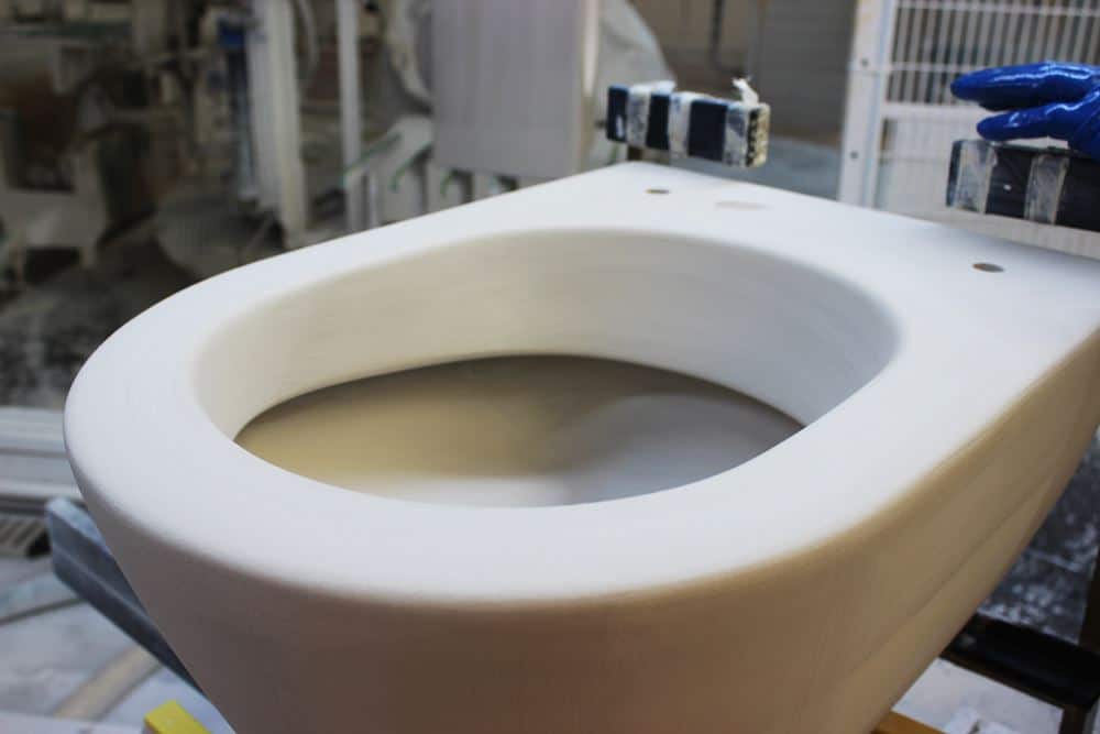 com'è fatto un water in ceramica