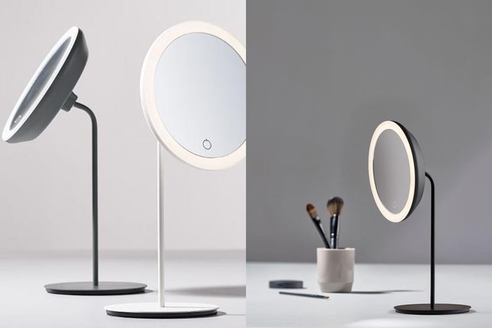 specchio ingranditore da appoggio con luce
