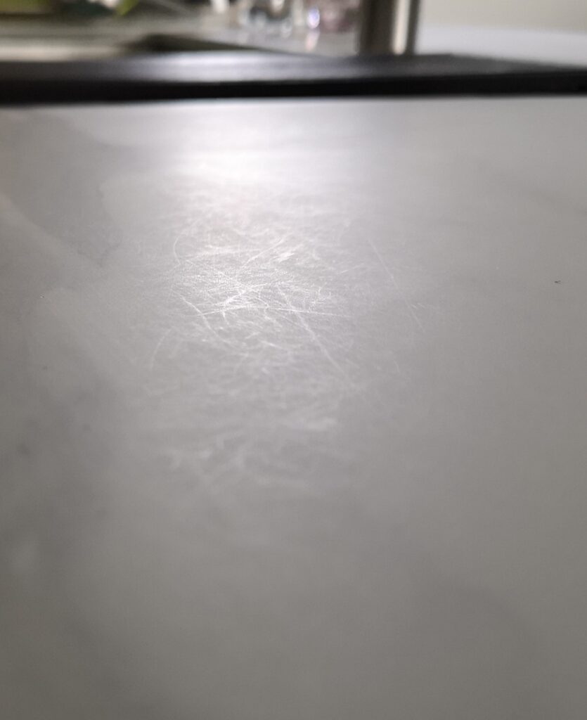 top in hpl opaco effetto calacatta 3 mesi dopo l'installazione