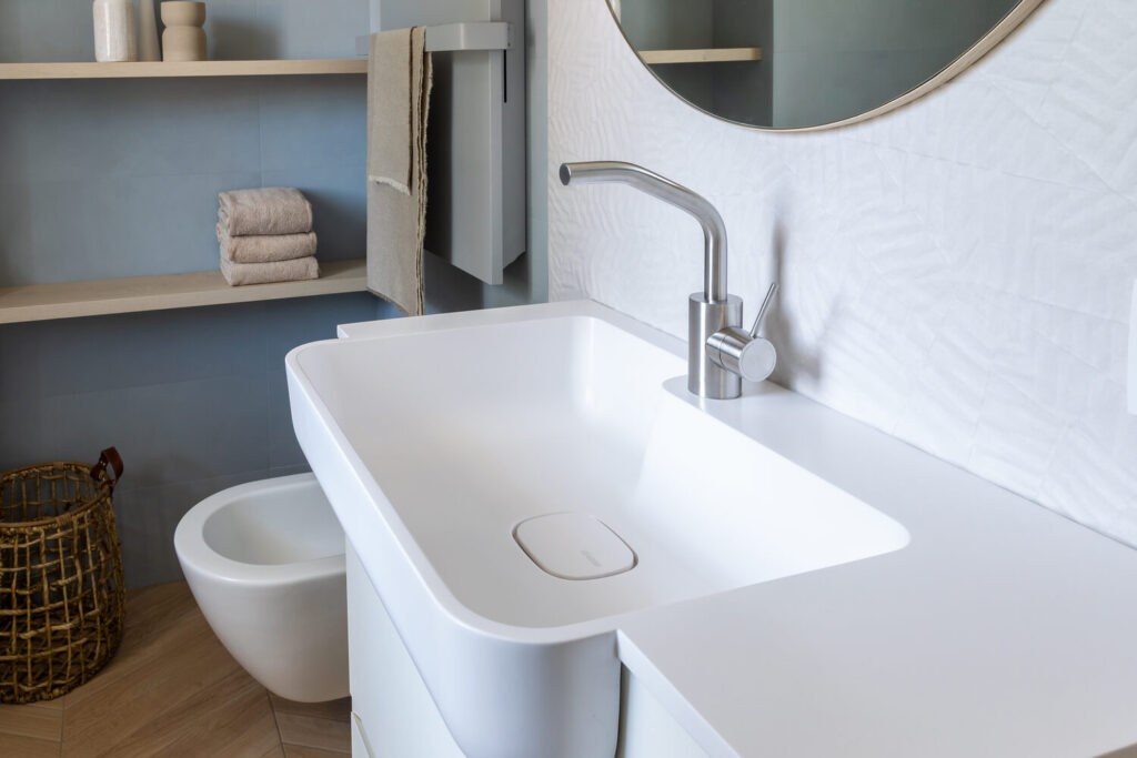 top mobile da bagno poco profondo con lavabo integrato
