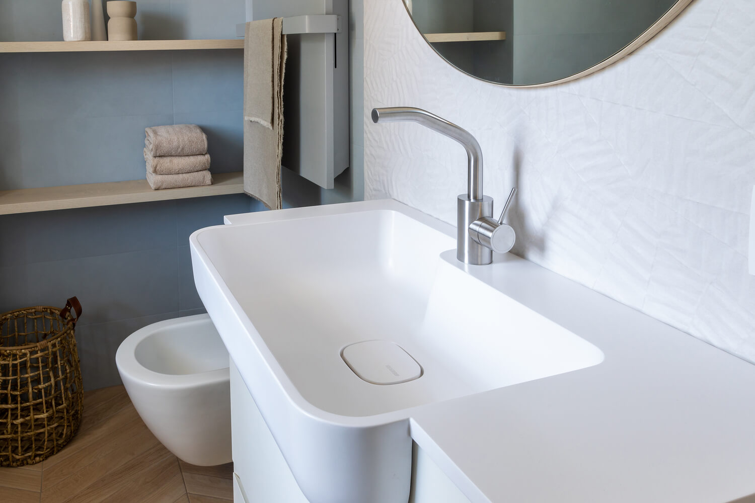 top mobile da bagno poco profondo con lavabo integrato